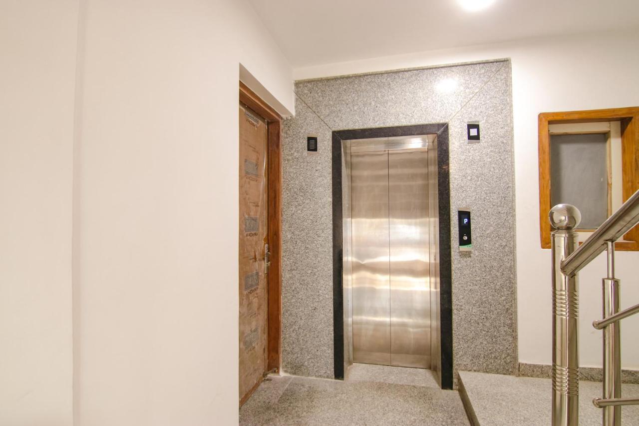 Fabhotel La Serene Bnb- Ashok Vihar 뉴델리 외부 사진